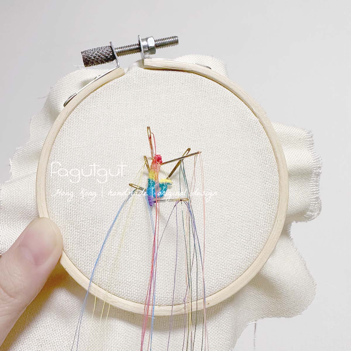fagutgut 花吉吉手作 - 手工刺繡字(單購) - 彩虹色 - A-Z, 0-9
